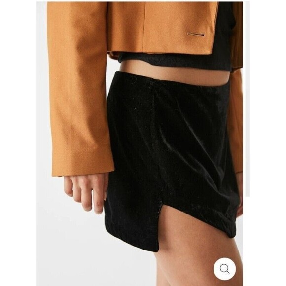 Free People Annalise Velvet Mini Skirt in Black Size 6 NWOT $60 - Picture 2 of 7